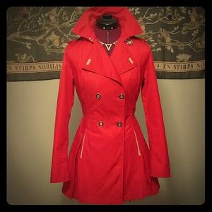 Gorgeous Laundry by Shelli Segal Red trench